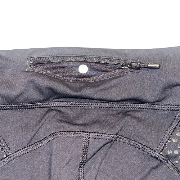 Lululemon Run: Shorty Short Black Shorts size 2 - Picture 14 of 17